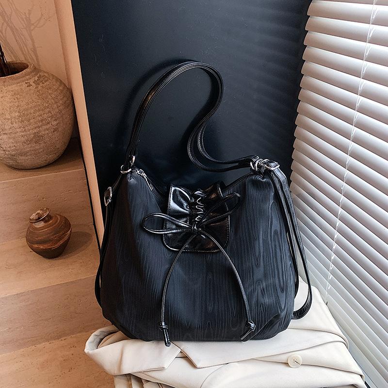 Shoulder Tote Bag Women's New Large-capacity Commuter Backpack Niche Design Lightweight Travel Backpack