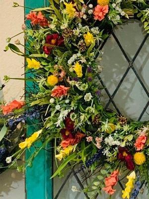 45CM Çiftlik Evi Renkli Köy Çelengi, Ön Kapı Süslemeleri için Kır Çiçeği Çelengi, Çok Yönlü Dekor İlkbahar Çiçekli Süslemeli Çelenk