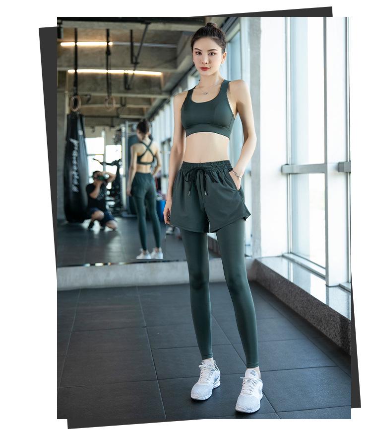 Women's High-End Fashion Yoga Suit: Loose, Quick-Drying Long Sleeve Running Sportswear for Fitness and Style.