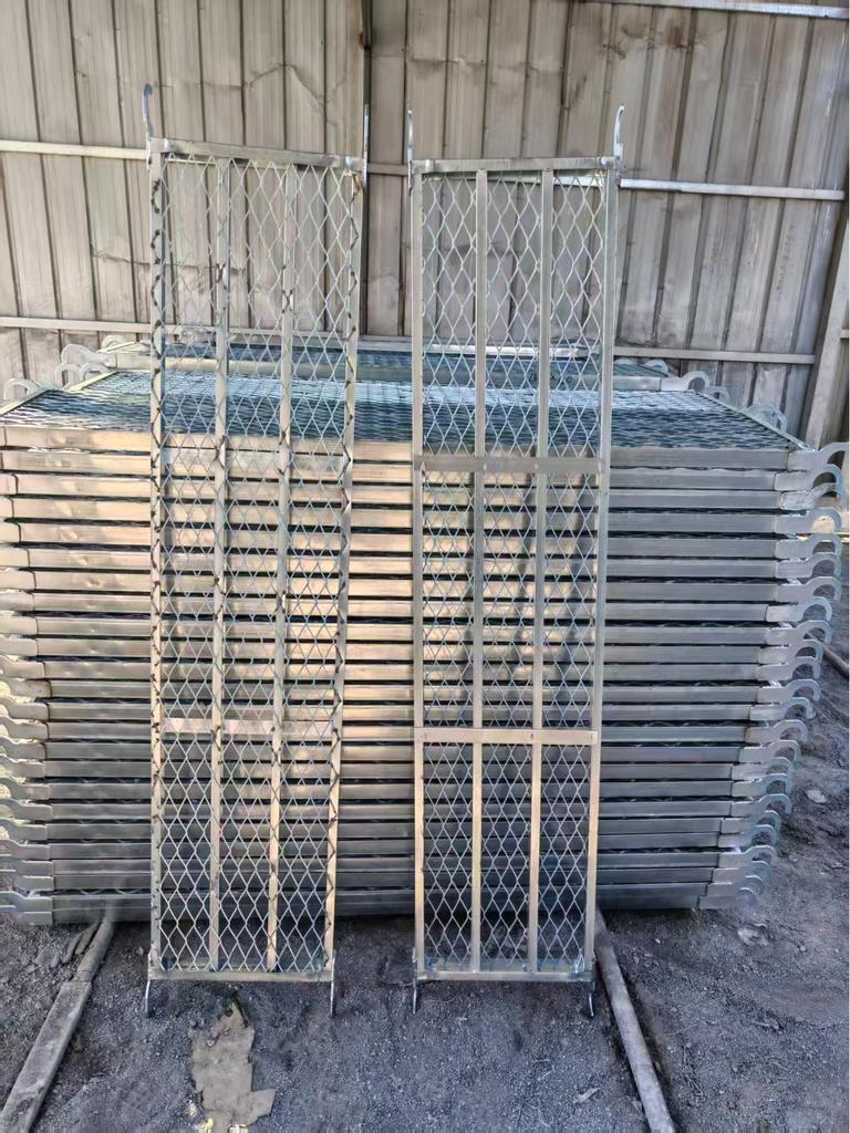Mobile Scaffolding Galvanized Perforated Footboard with Hooks and Mesh Panel