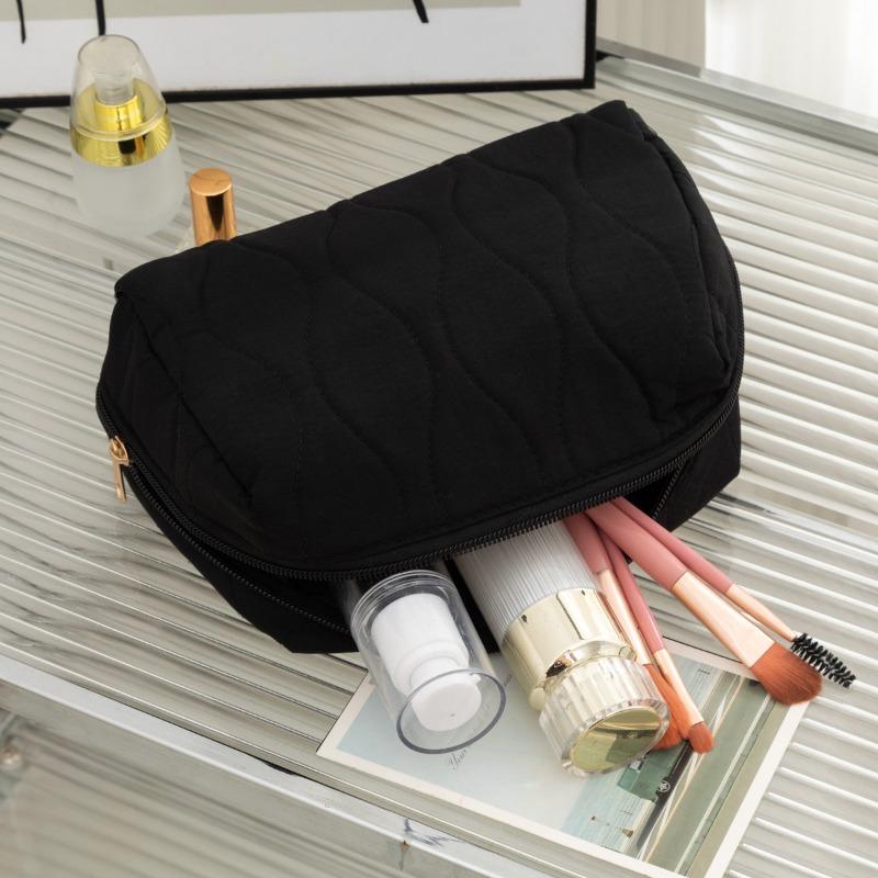 Girl Waterproof Makeup Bag Travel Cosmetic Pouch with Zipper Quilted Toiletry Organizer for Women Portable Makeup Brushes Case