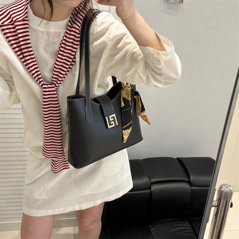Summer New Retro Casual Handbag Fashionable Simple Solid Color Temperament Atmospheric Shoulder Armpit Bag