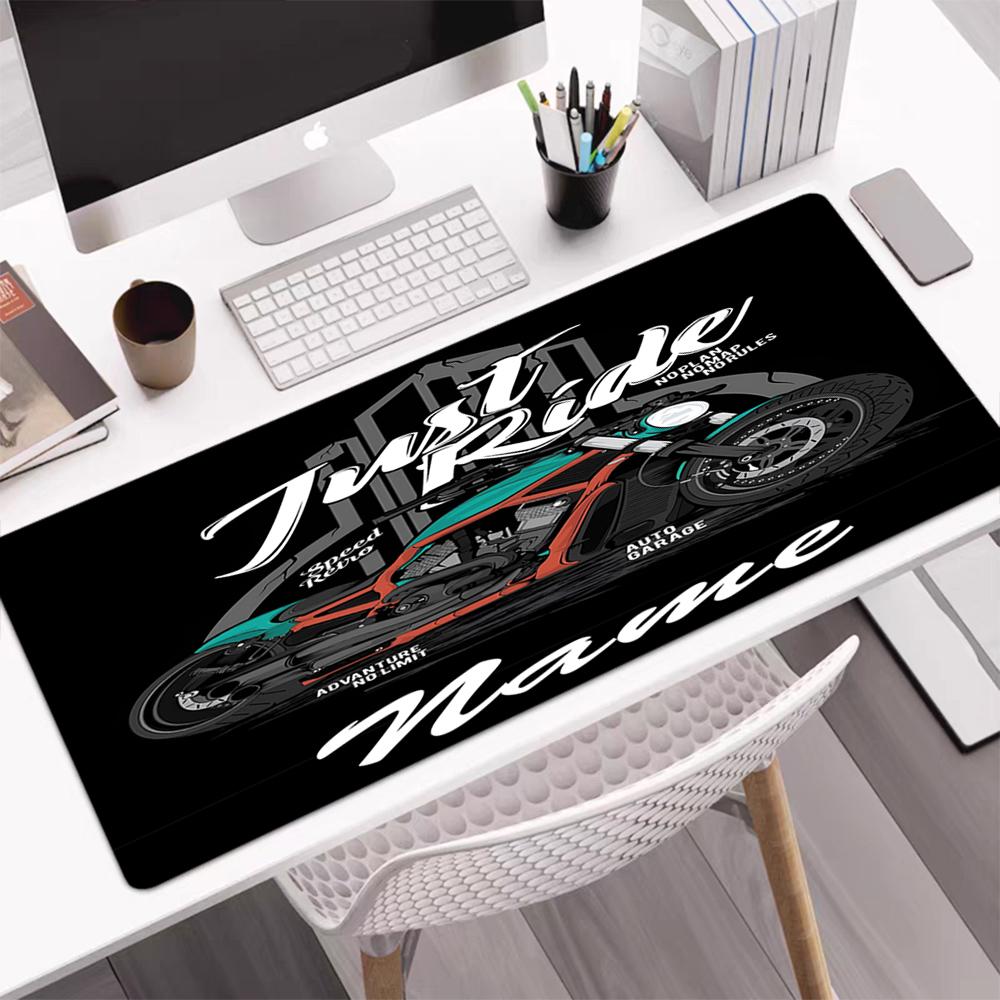 Tappetino Mouse Personalizzato Tema Moto da Fuoristrada, Base in Gomma Antiscivolo, Multifunzionale per Ufficio e Casa, Perfetto per Personalizzare lo Spazio di Lavoro.