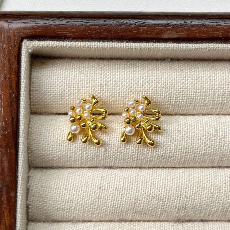 

PANJBJ 925 Sterling Silve Flower Pearl Studs Earring for Women Retro Ins Sweet Romantic Simple Gift Dropshipping