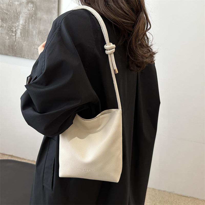 Chic Black Pu Bucket Bag For Women Stylish And Spacious Fall Fashion Handbag