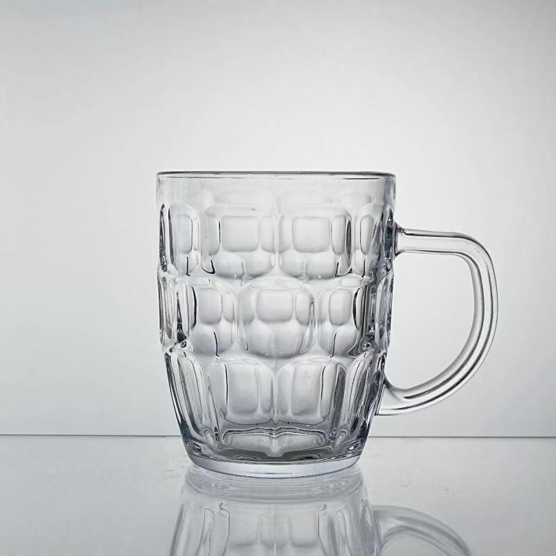 

Стеклянная кружка с ананасом