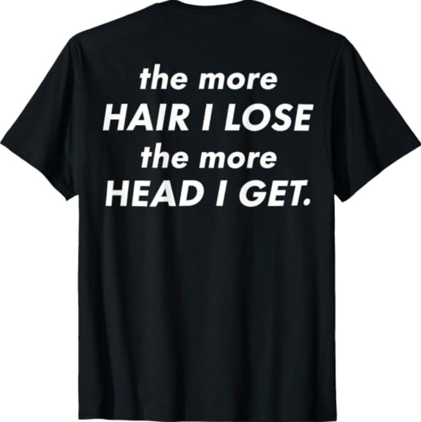 (En la parte posterior) Camiseta del Meme "Cuanto Más Pelo Pierdo, Más Cabeza Tengo"