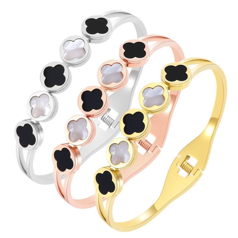 Pulseira aberta de aço inoxidável com trevo de quatro folhas e diamante incrustado em ouro rosa que não desbota