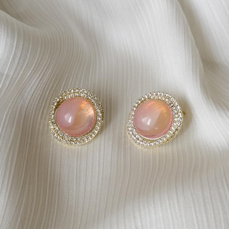 

Розовые круглые серьги-пусеты из смолы, простые, ретро, универсальные, модные серьги, женские, с высоким чувством стиля