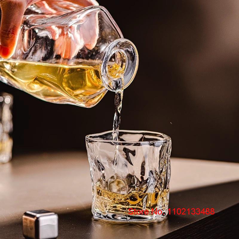 720ml Čirá zmačkaná papírová láhev na whisky víno Japonské umění Kroucené sklo Křišťálová sada na víno Nepravidelný karafa na whisky XO Sklo