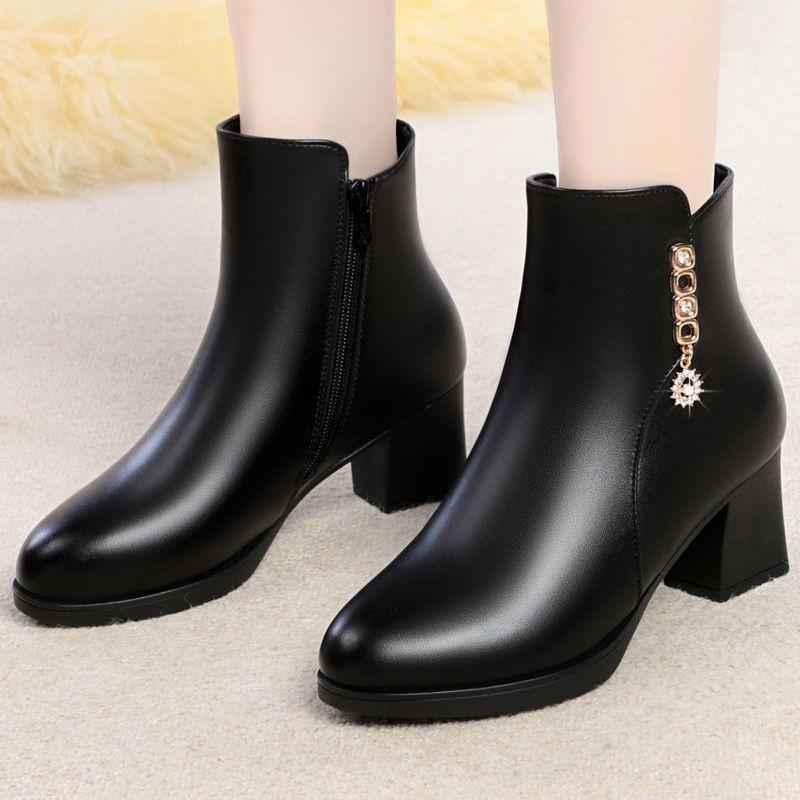 Winter new soft leather soft sole thick heel short boots women's velvet thickened warm middle-aged mother short boots