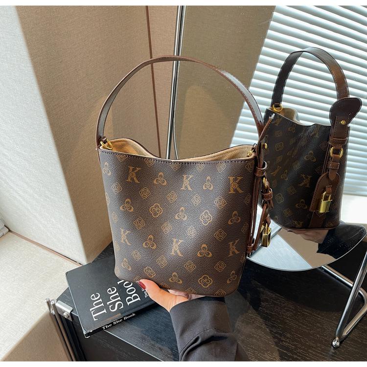 

Популярная маленькая сумка женская летняя новая модная на плечо, сумка-мессенджер, повседневная сумка-ведро темно-коричневого