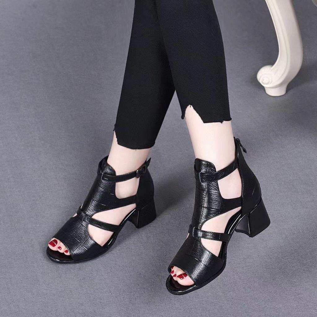 Square Roman Sandals Women Thick-heeled Open-toed Fishbeak Buckled Sandals