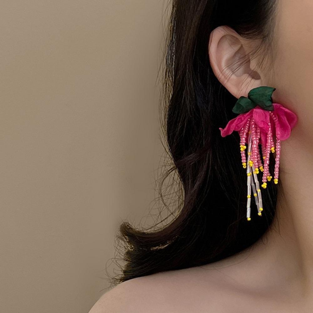 Silver Needle Retro Flower Pearl Earrings French Niche Stud Earrings Light Luxury High-end Earrings Women
