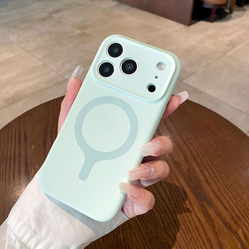 Applicable to iPhone17Pro mobile phone case, liquid silicone one-piece magnetic suction Apple 16 solid color fine hole all-inclusive case
