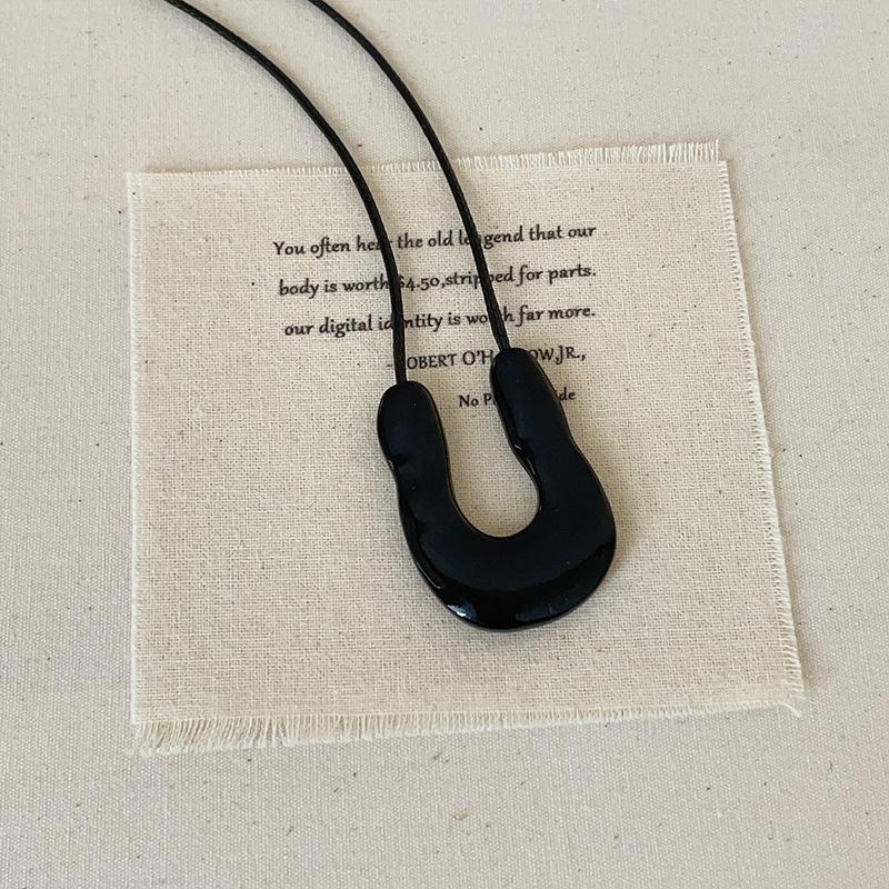 U-Shaped Water Drop Metal Pendant, Black Rope Necklace, Simple Versatile Neck Chain, Sweater Chain.