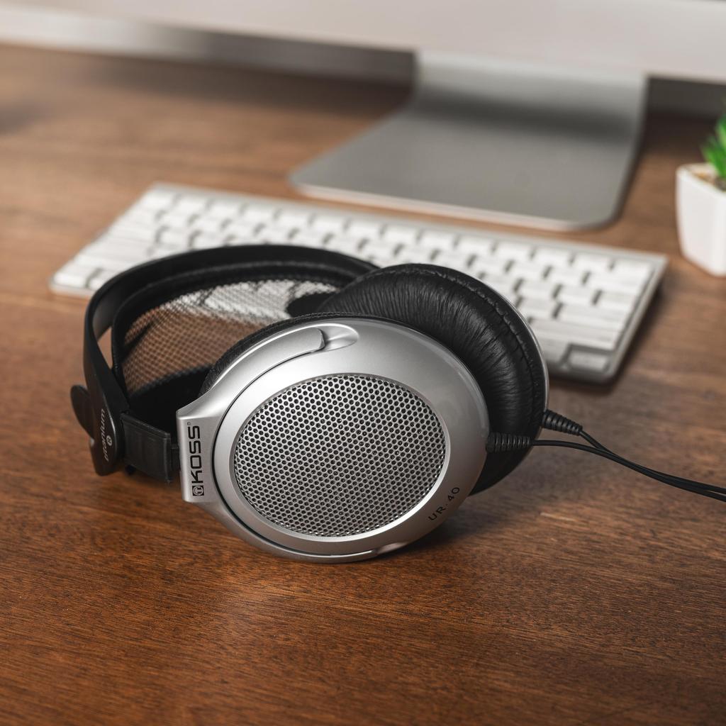 Koss UR40 Lightweight Stereo Headphones for MP3 and Smartphone Silver Over-Ear iPod, iPhone, - [item]