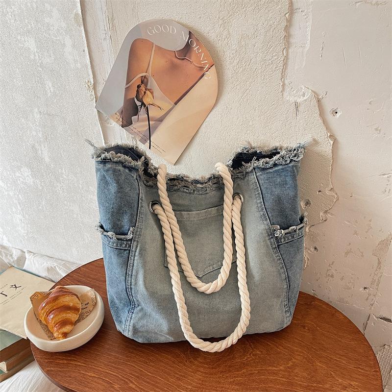Tote Bag with Large Capacity, Made of Comfortable Casual Denim Fabric, Suitable for Commuting on A Single Shoulder. Casually