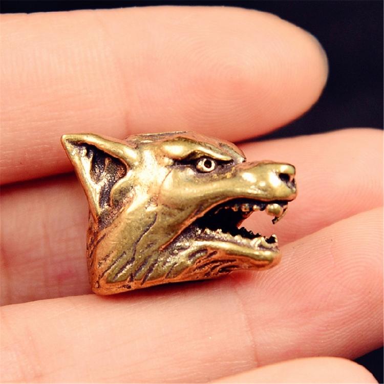 Paracord Pendant Brass Wolf Head Adornment for Adventure Seekers Keychain Charm Unique Backpack Hanging Ornament