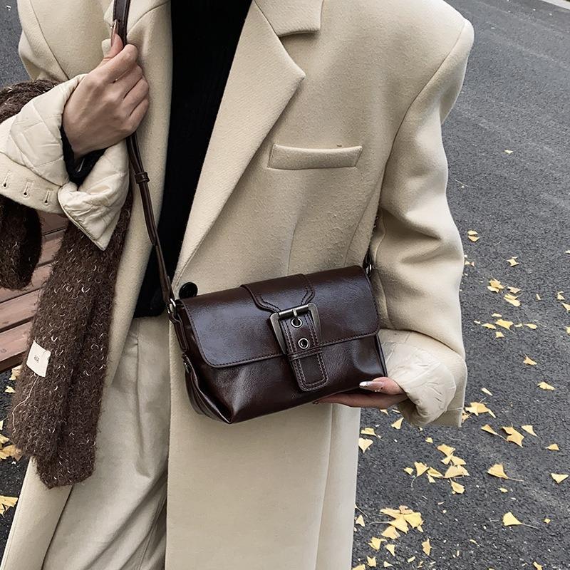 Premium retro underarm shoulder bag women's autumn and winter new fashion versatile work commuter messenger bag