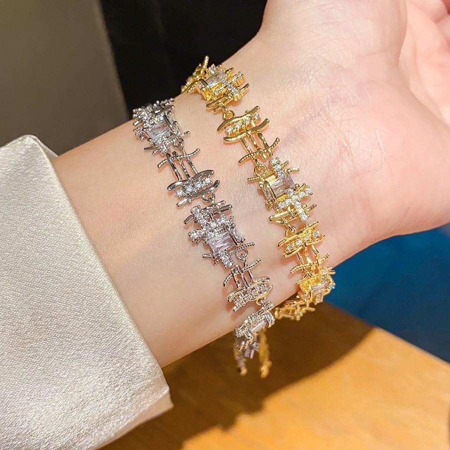 Zircon Designer Bracelet With Irregular Shape For Stylish Womens Wear