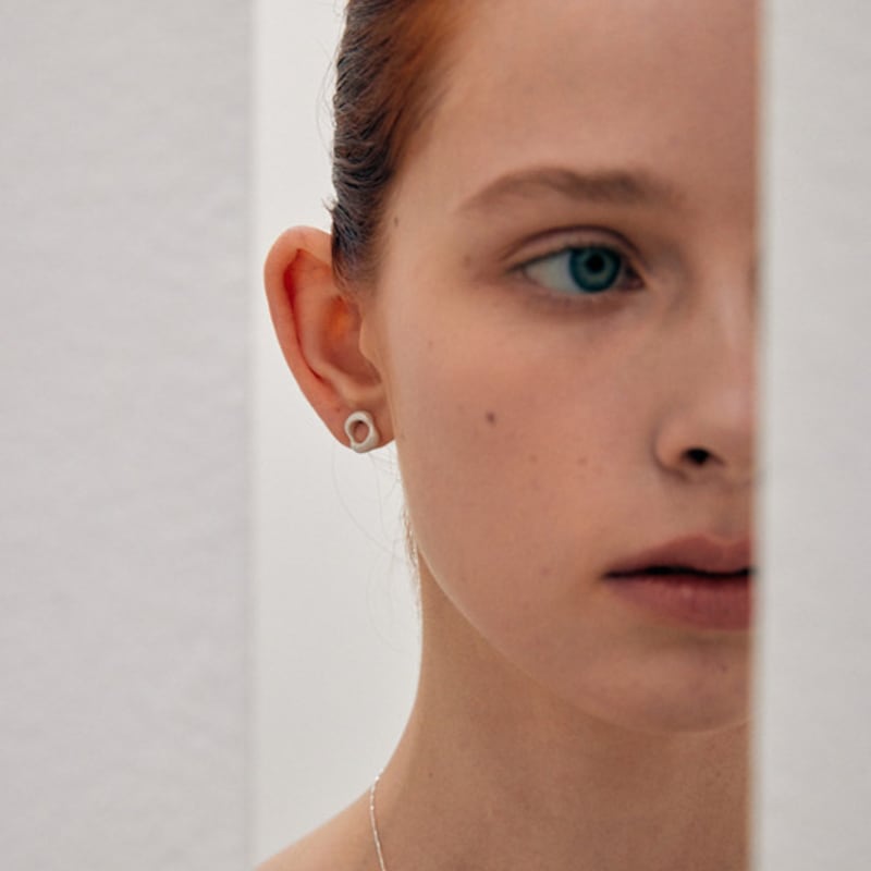 onill 05-10 Embrace (Earring)