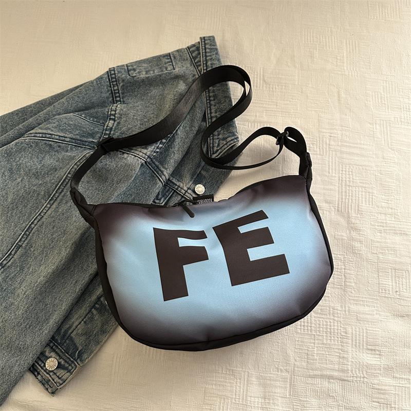 

New shoulder bag gradual change color women s bag high sense niche design trend messenger bag personality versatile leisure синий