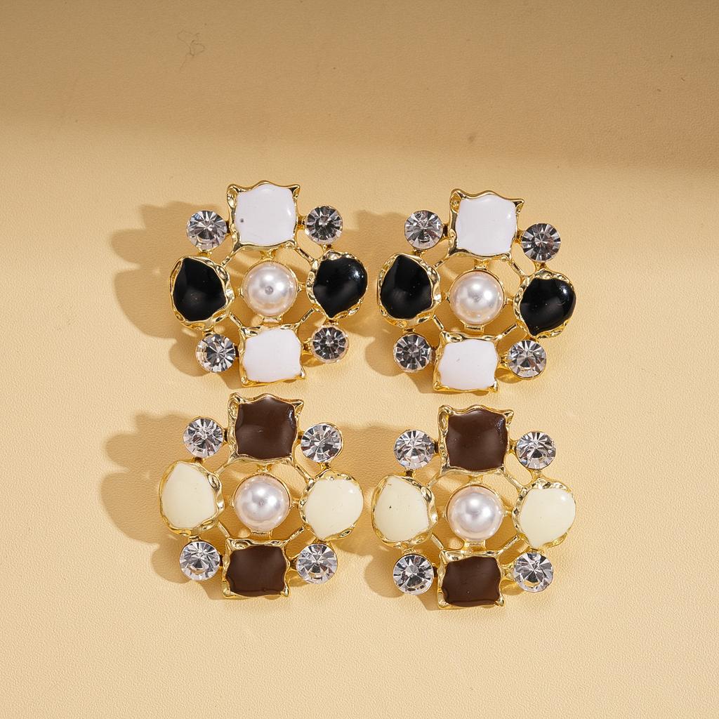 European and American Imitation Pearl with Diamond, Drip Oil, Hollow Flower Silver Needle, Personalized Retro Earrings