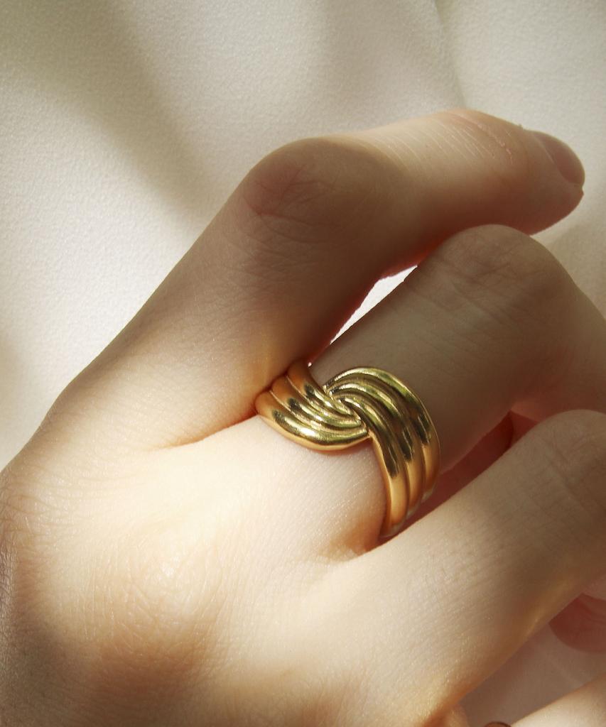 Ound Three-Strand Twisted Silver Ring (Type A)