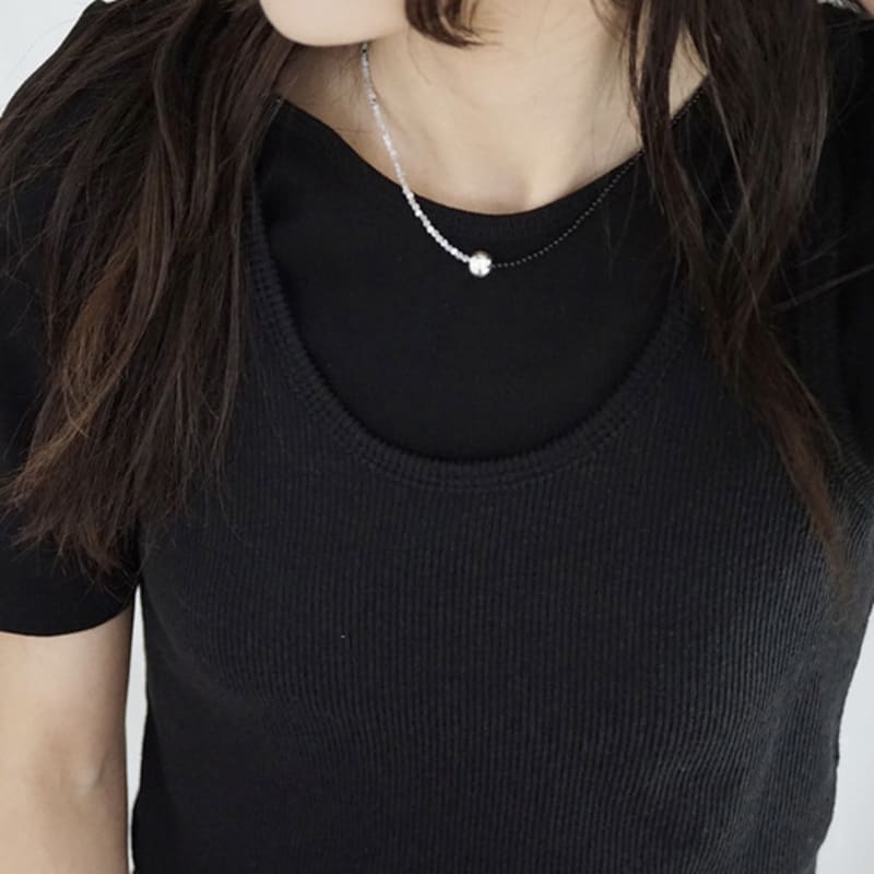 

SORA half silver ball pendant necklace(white) white