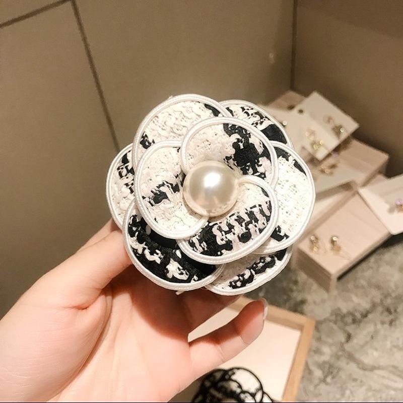 Exquisite Pearl Camellia Brooches Pins For Women Vintage Elegant Wedding Party Corsage Lady Clothing Coat Brooch Pin Badges