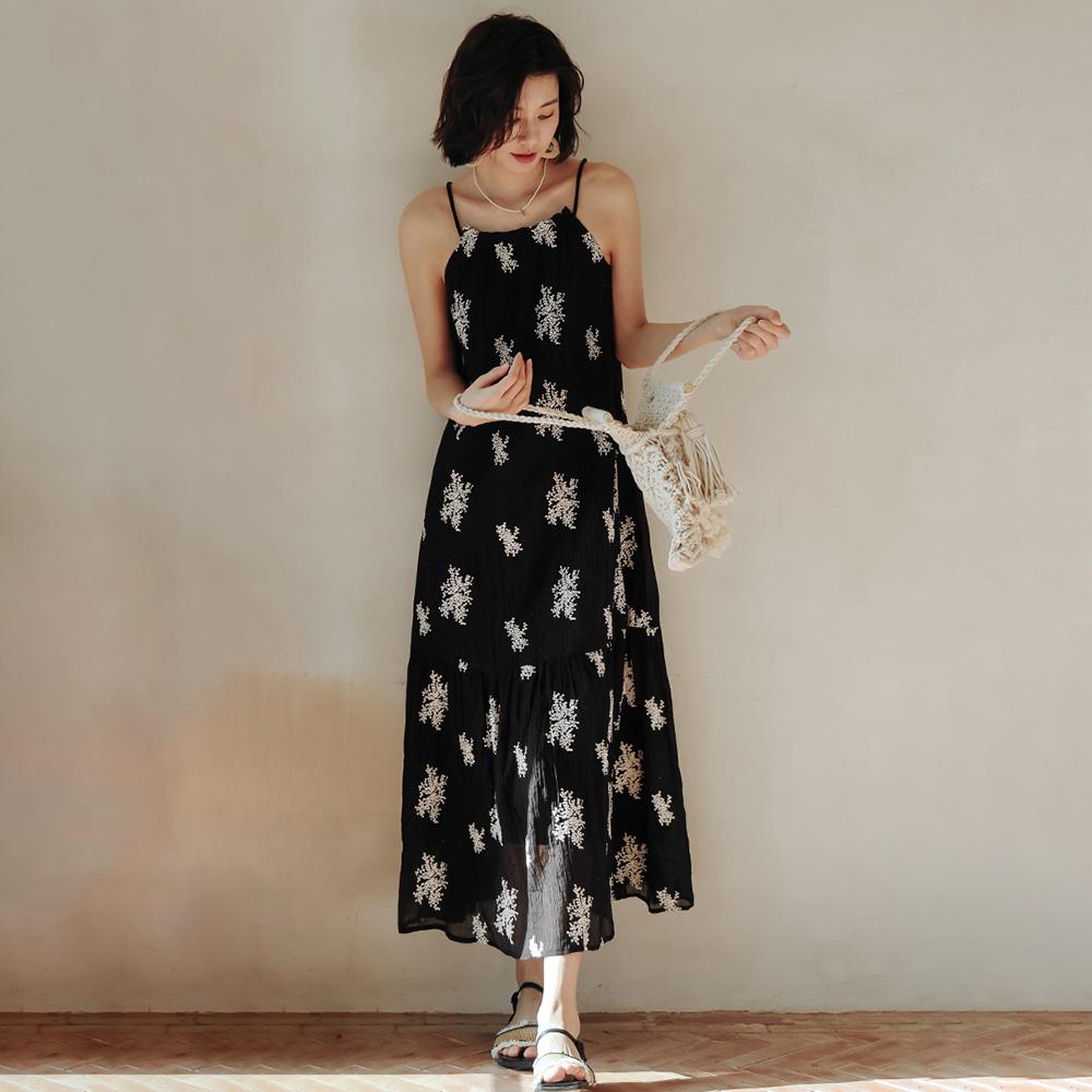 Laengsseon Ls_Floral Halterneck Slip Dress