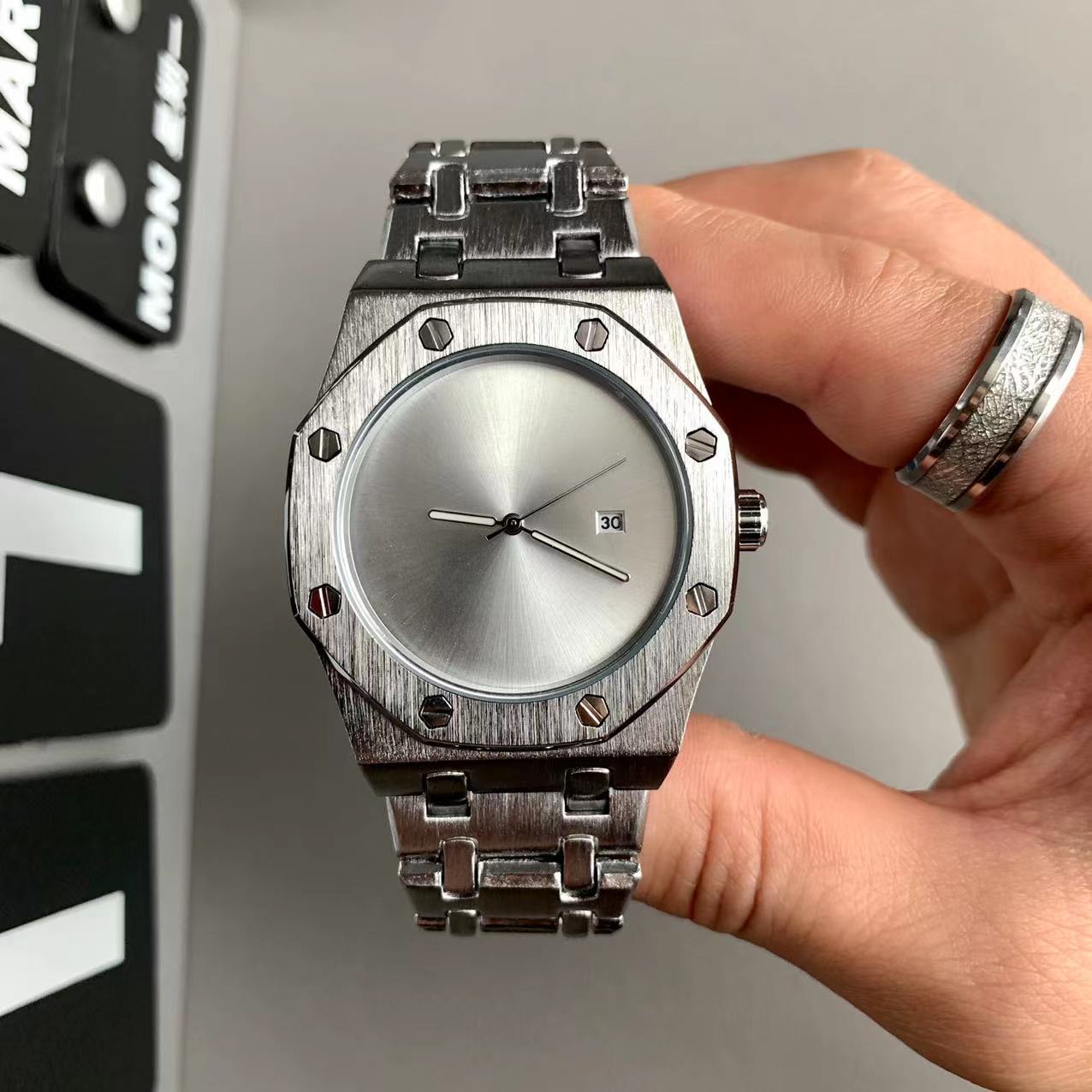 

Logo free square watch for men with niche design, high-end silver steel band calendar quartz watch