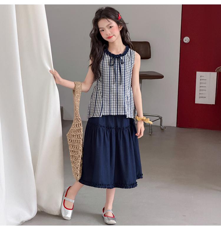New Korean plaid sleeveless top and skirt for girls' summer outfit, stylish and fashionable two-piece set for children