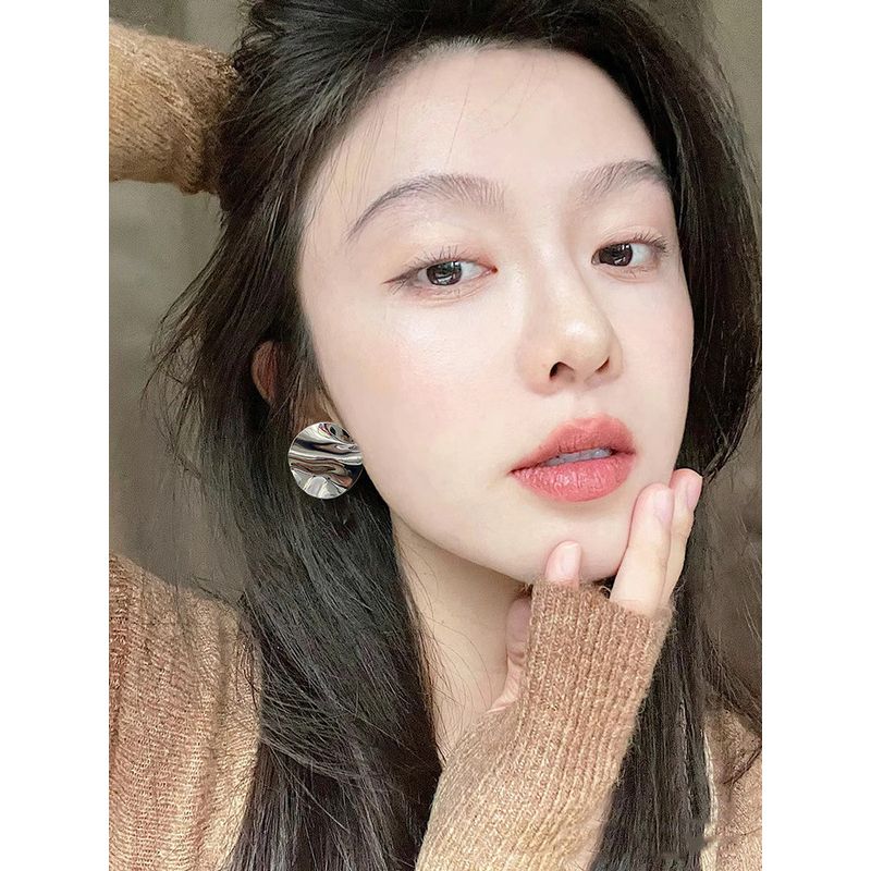 Metal Sequin Earrings 2026 New Popular Wave-Shaped Round Earrings Light Luxury High-End Simple European and American Style Earrings