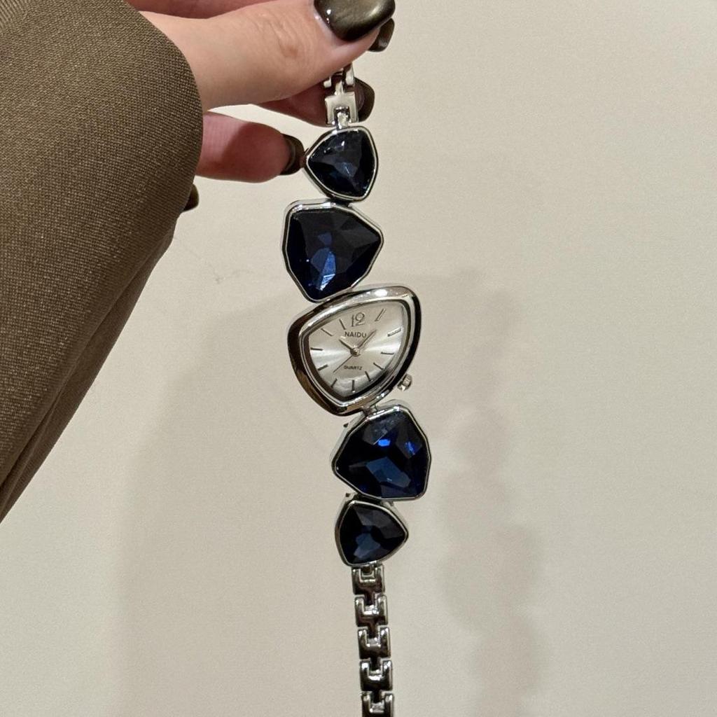 Elegante unregelmäßige Kristall Damen Quarz Uhr - Luxuriöser High-End Armbandstil