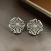 French Retro Hollow Flower Earrings, Cold and High-end Atmosphere, Big Flower Korean Stud Earrings.