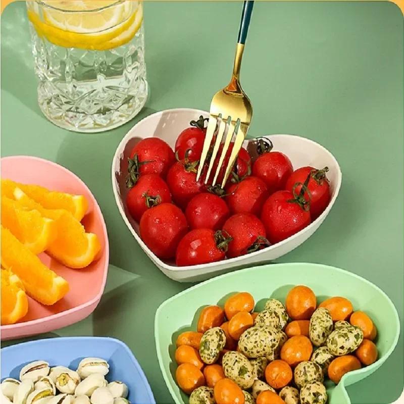 1PCS Love Heart Spit Bone Dish Household Food Grade Plastic Fruit Cake Tray Dining Table Garbage Dessert Plate Kitchen Supplies