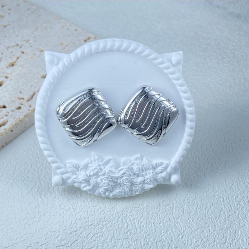 2024 Autumn Women's Tassel Striped Metal Earrings - Niche European & American Design