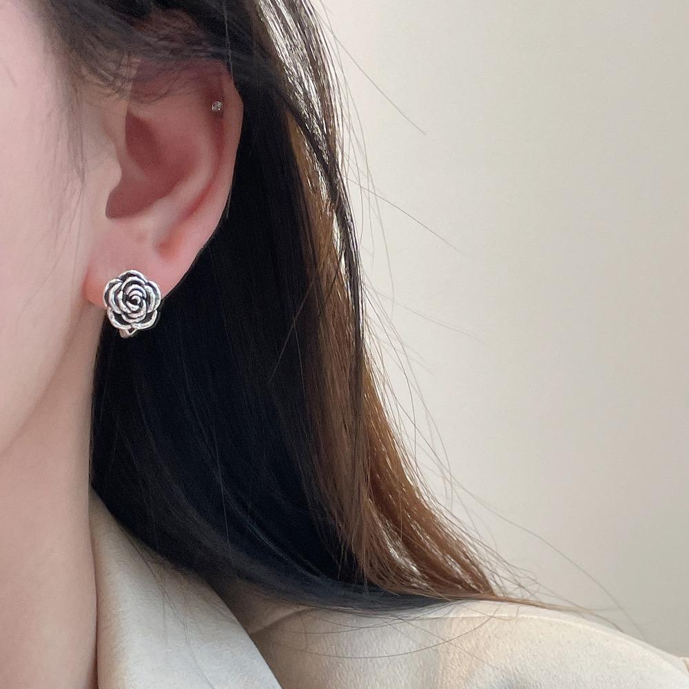 Vintage Rose Camellia Ear Clips Women Elegant Luxury Minimalist Earrings Fashion Statement Jewelry