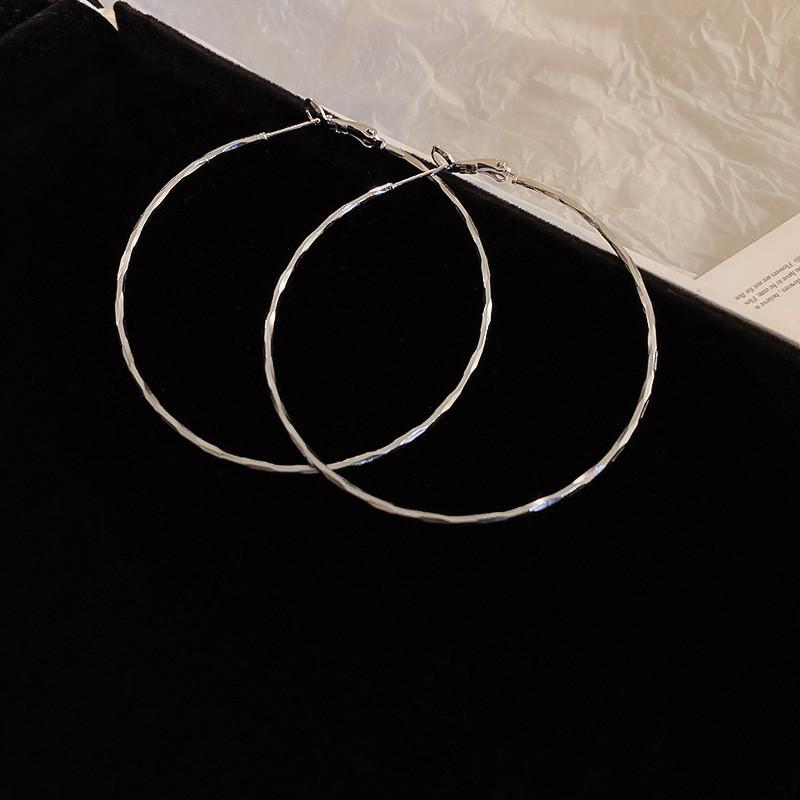 Kolczyki Koła Geometryczne z Diamentami Silver Needle - Luksusowy, Wysokiej Klasy Design z Nowoczesnym, Wyrafinowanym Stylem