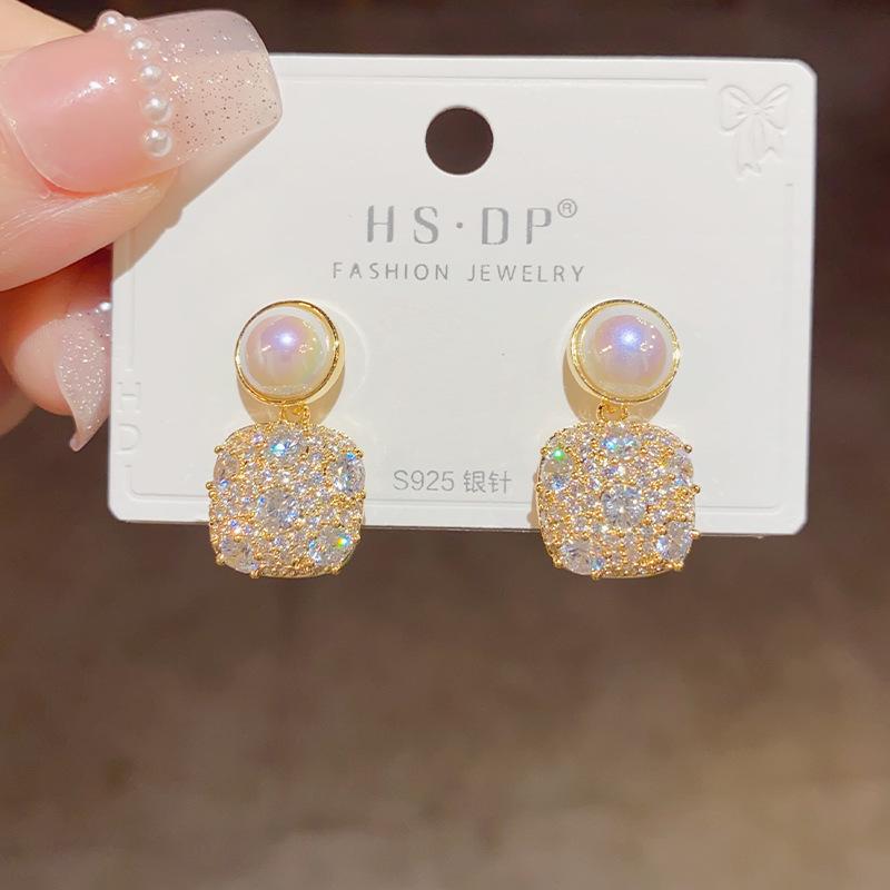 

Французская легкая роскошь, высококлассная мода, серьги с жемчугом и цирконами, милые и универсальные серьги с темпераментом золотой