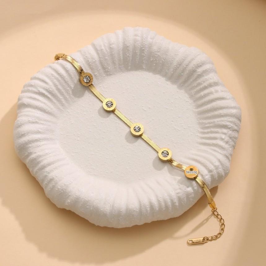 Exquisite European Style Women's Bracelet: Personalized Titanium Steel with Rhinestone Disc, Number Design, 18K Gold, High-End Fashion.
