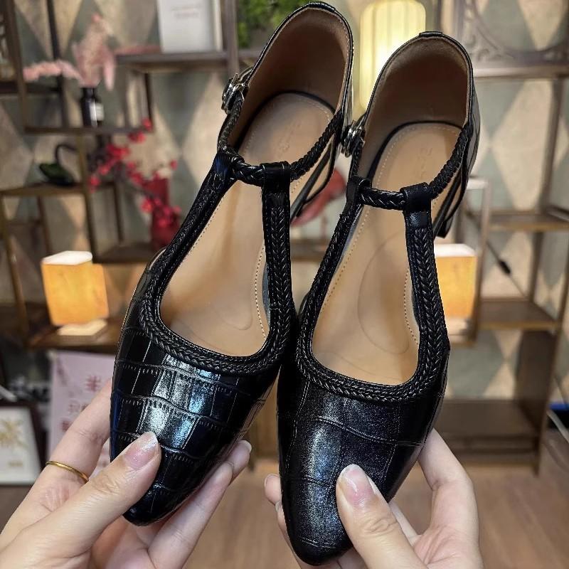 Light Luxury Niche Retro 22 Spring New Shoes Buckle Sandals Wear Small Fragrant Wind Small Leather Shoes