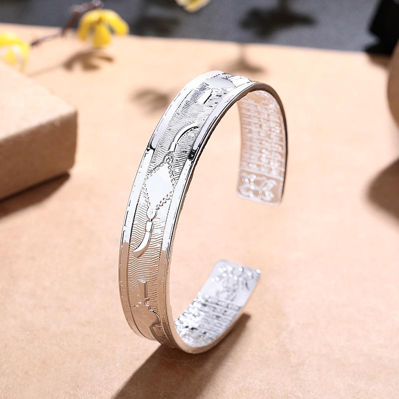 

Retro embossed bracelets for men and women, stylish and unique wristbands