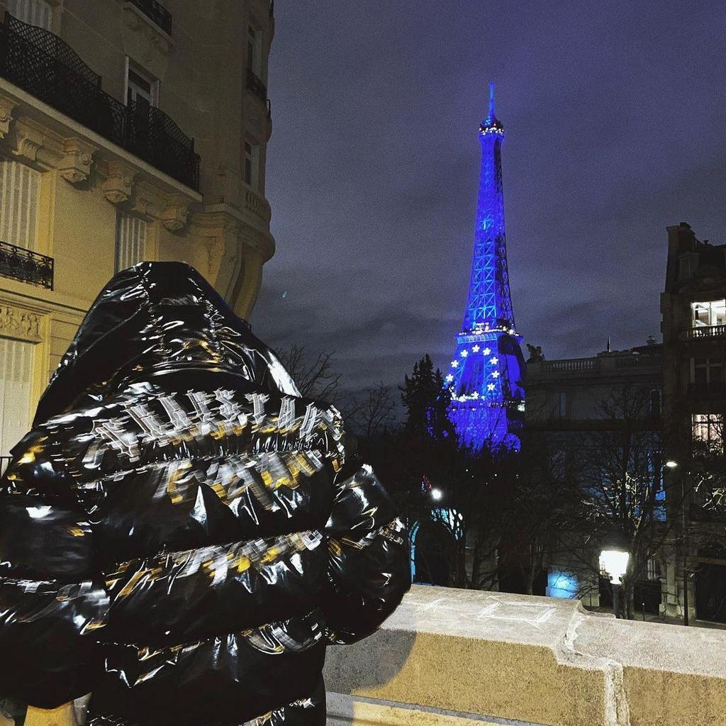 Trapstar Schwarze, glänzende Baumwolljacke mit abnehmbarer Kapuze – Vielseitige Oberbekleidung im amerikanischen Retro-Stil