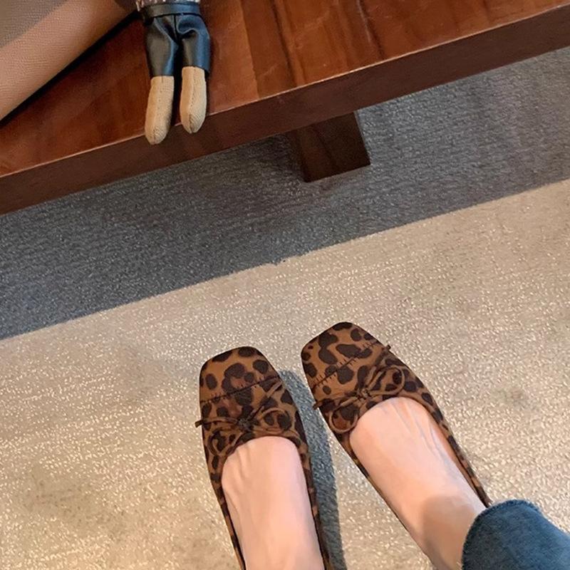 light mouth bow, small thick heel, versatile leopard print, and super soft single shoes for women's autumn.