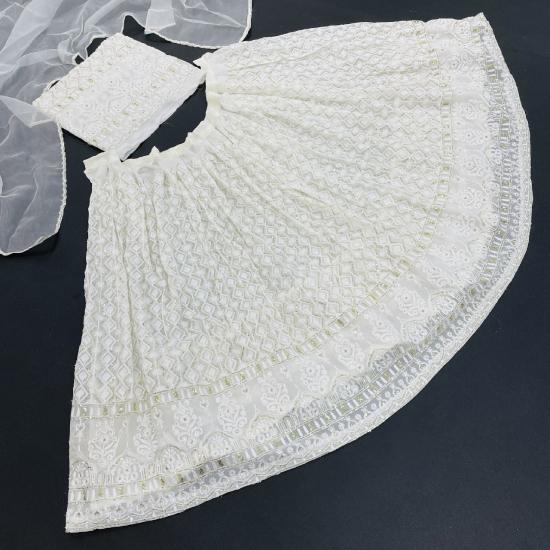 

Новая привлекательная и сильно вышитая лехенга с блузкой и дупаттой. (чоли)(WHITE)