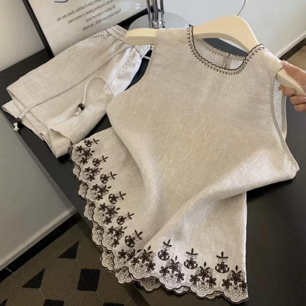 Elegantes zweiteiliges Set aus Weste und Shorts mit Spitzenstickerei für Herren und Damen