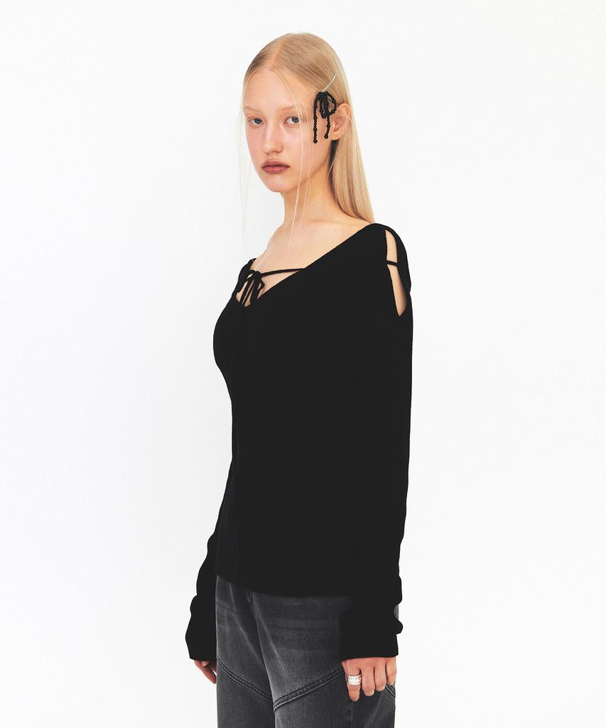 Daiaegeuneol V Neck Strap Knit (Black)